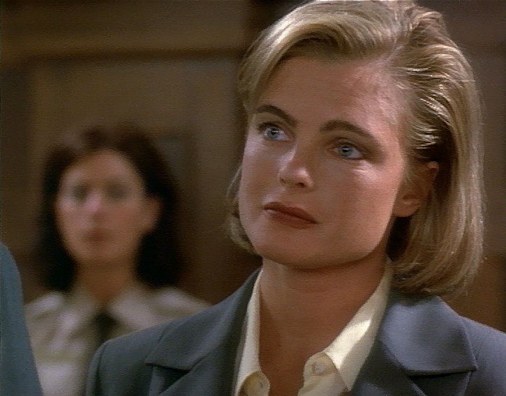 Erika Eleniak Hot