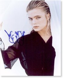 Erika Eleniak signature 1